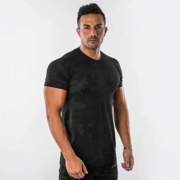 T-shirt De Sport ALPHALETE – Medium – Noir Et Or – Performance – Occasion